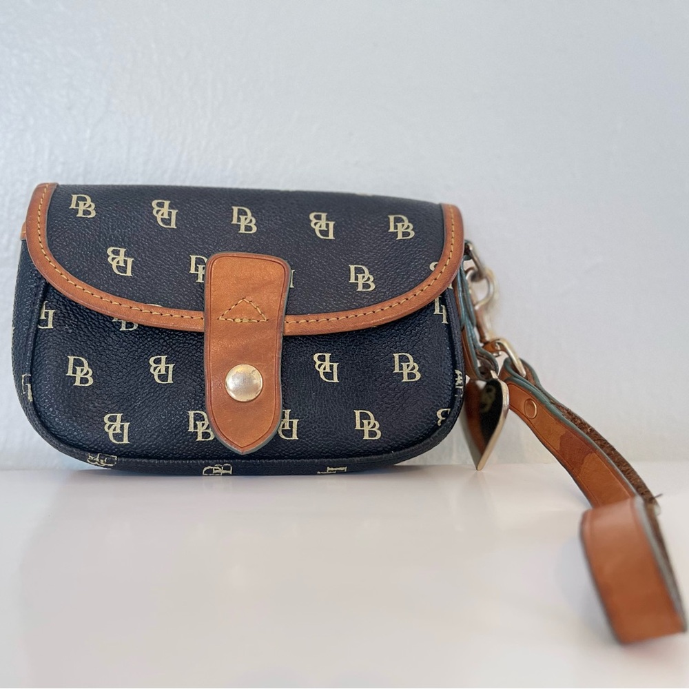Dooney & Bourke Wristlet | Wallet | Small Bag